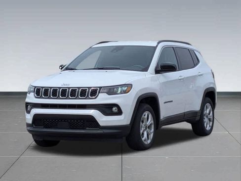 Certified 2025 Jeep Compass Latitude AWD/4WD image 9