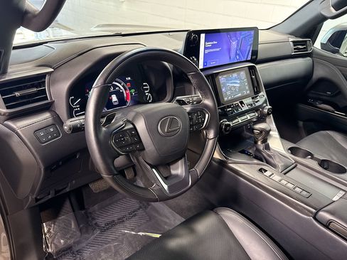 Used 2022 Lexus LX 600 4WD w/ Accessory Package (Z1) image 4