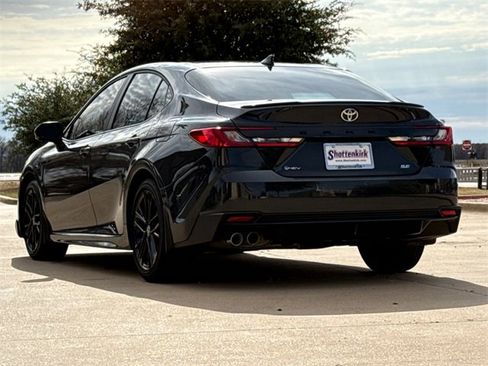 Used 2025 Toyota Camry SE image 6