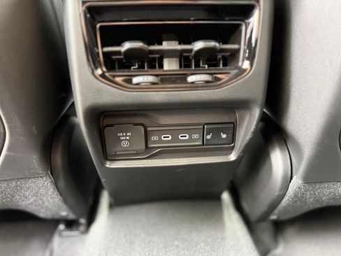 Used 2026 Jeep Grand Cherokee Limited w/ Limited Altitude Package AWD/4WD image 28