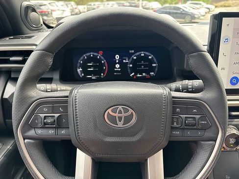 Used 2025 Toyota 4Runner Limited AWD/4WD image 19