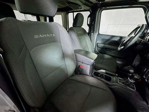 Used 2018 Jeep Wrangler Unlimited Sahara w/ Cold Weather Group image 26