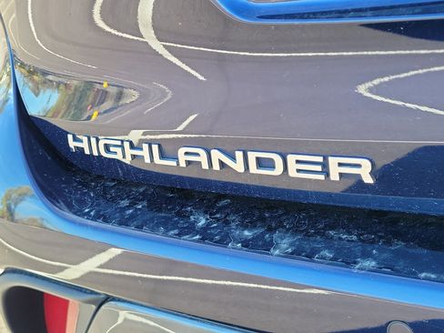 Used 2021 Toyota Highlander Limited image 6