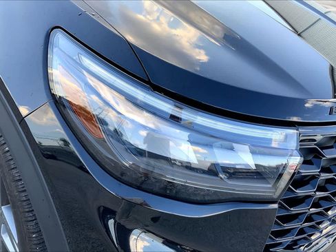Used 2025 Ford Explorer ST-Line w/ ST-Line Street Pack AWD/4WD image 28