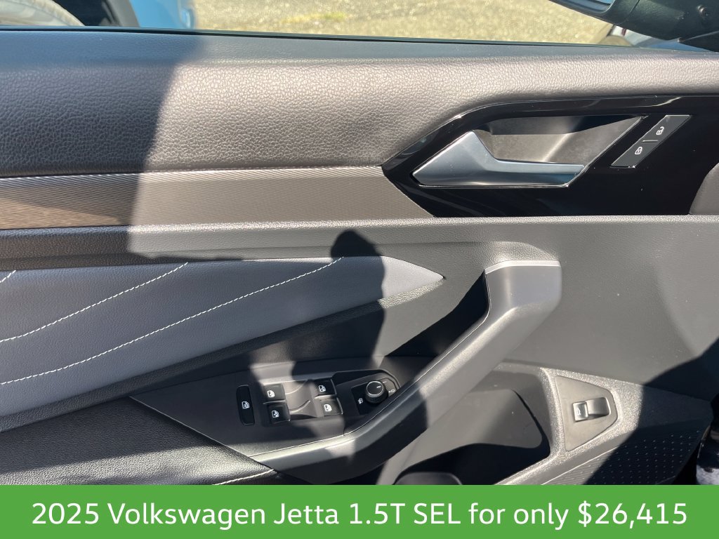Used 2025 Volkswagen Jetta SEL FWD image 19
