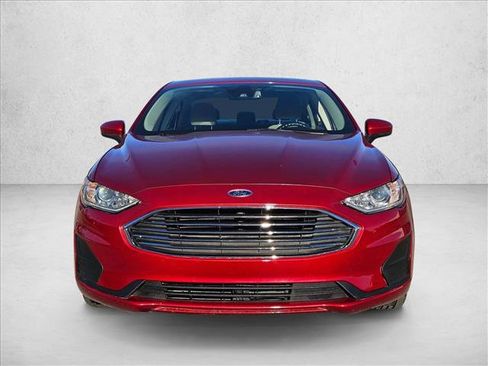 Used 2019 Ford Fusion SE image 2