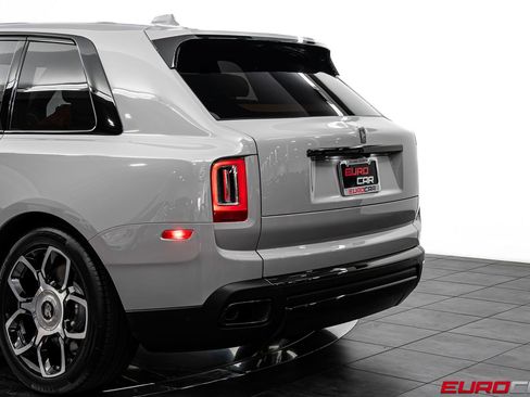 Used 2023 Rolls-Royce Cullinan Black Badge w/ Dark Exterior Package image 17