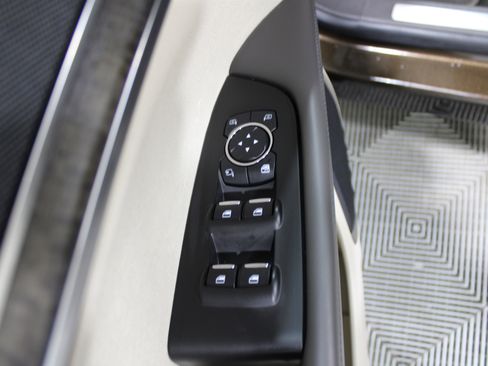 Used 2020 Lincoln Nautilus Reserve w/ Equipment Group 201A image 7