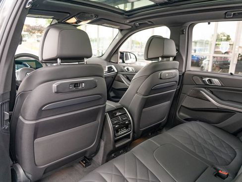 Used 2025 BMW X5 M60i AWD/4WD image 16