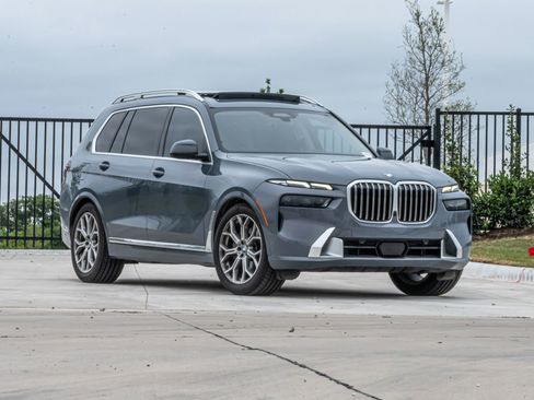 Used 2023 BMW X7 xDrive40i w/ Executive Package AWD/4WD image 2