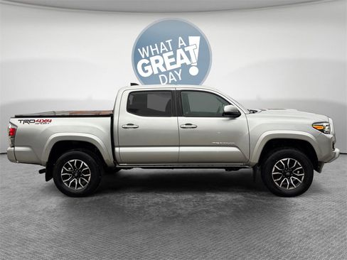 Used 2023 Toyota Tacoma 4x4 Double Cab image 2