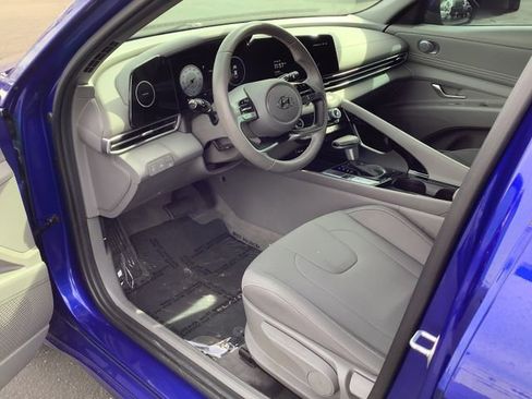 Used 2023 Hyundai Elantra SEL w/ Convenience Package image 7
