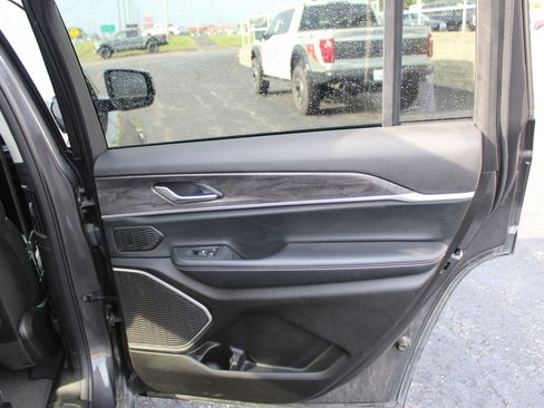 Used 2022 Jeep Grand Cherokee L Limited w/ MOPAR Finishing Package AWD/4WD image 14