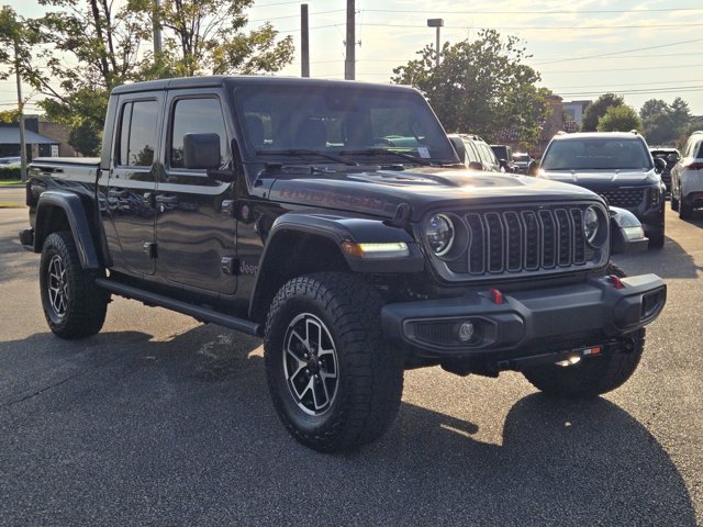Used 2024 Jeep Gladiator Rubicon w/ Technology Group AWD/4WD image 3