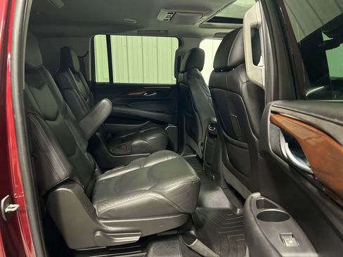 Used 2018 Cadillac Escalade ESV Premium Luxury image 10