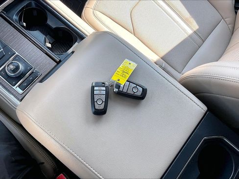 Certified 2023 Ford Expedition Limited AWD/4WD image 10