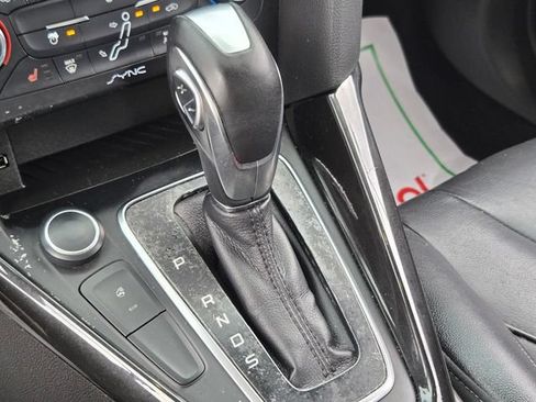 Used 2017 Ford Focus Titanium FWD image 29