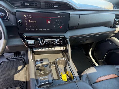 Used 2024 GMC Sierra 1500 AT4 w/ Technology Package AWD/4WD image 37