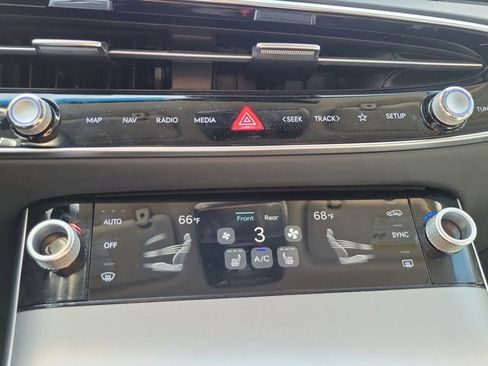 Used 2026 Genesis GV70 2.5T Select image 27