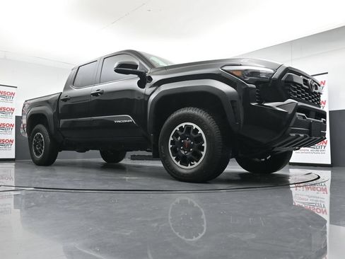 Used 2024 Toyota Tacoma TRD Off-Road AWD/4WD image 32