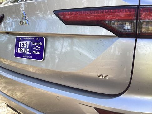 Used 2024 Mitsubishi Outlander SE image 9