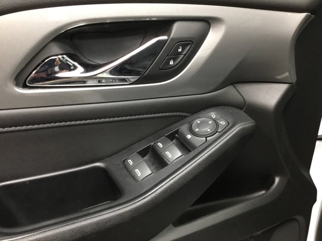 Used 2023 Chevrolet Traverse LT FWD image 7