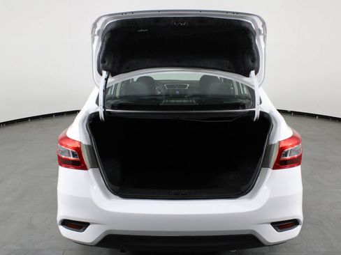 Certified 2019 Nissan Sentra SV FWD image 17