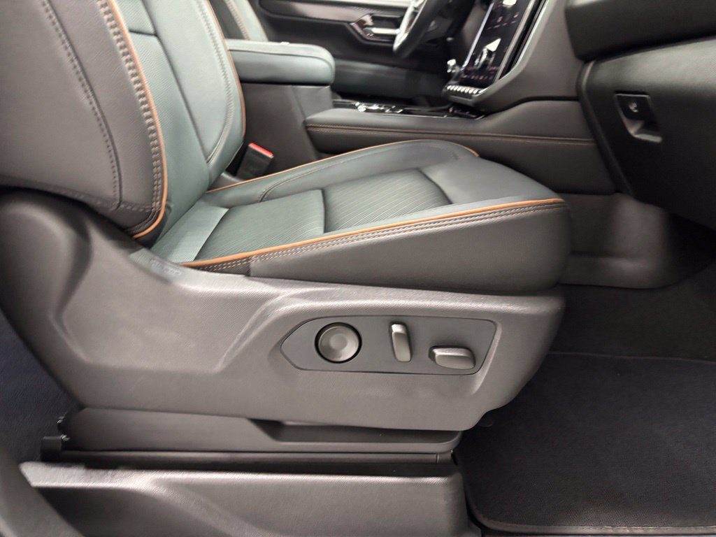 Used 2026 GMC Yukon XL AT4 AWD/4WD image 59