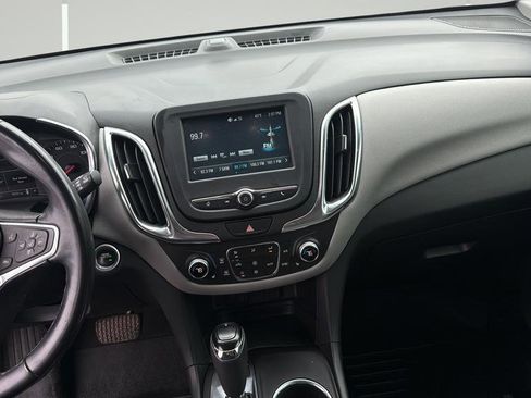 Used 2018 Chevrolet Equinox LT image 16