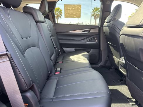 Certified 2025 INFINITI QX60 Luxe w/ Vision Package image 12