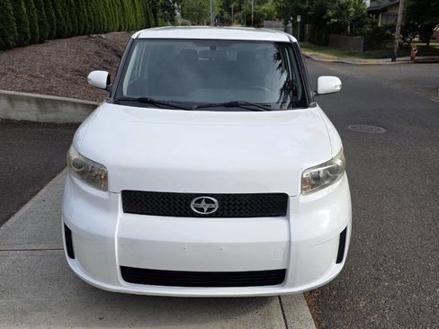 Used 2009 Scion xB image 2