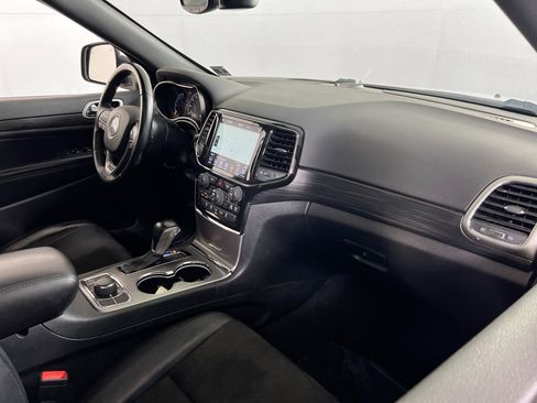 Used 2022 Jeep Grand Cherokee Laredo X image 29