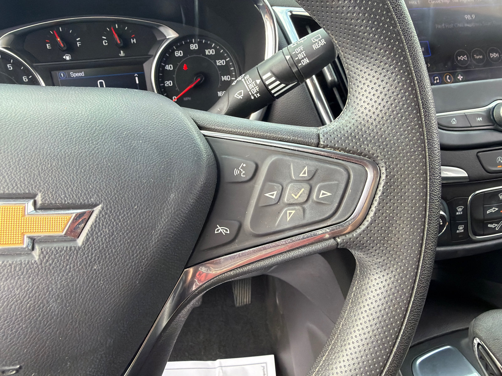 Used 2024 Chevrolet Equinox LT FWD image 21