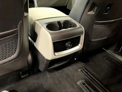 Used 2024 Kia Carnival LX FWD image 10