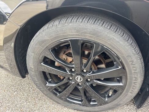 Used 2017 Nissan Altima 2.5 SR w/ Midnight Edition Package FWD image 14