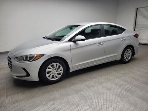 Used 2018 Hyundai Elantra SE FWD image 2