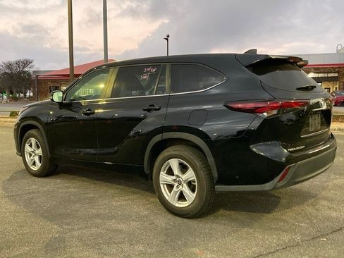 Used 2025 Toyota Highlander LE image 7