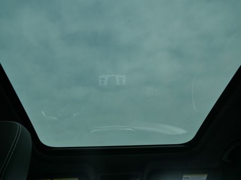 Used 2025 Jaguar F-PACE R-Dynamic S image 17