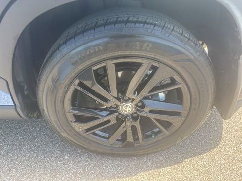 Used 2026 Toyota Corolla Cross XSE w/ Convenience Package image 11