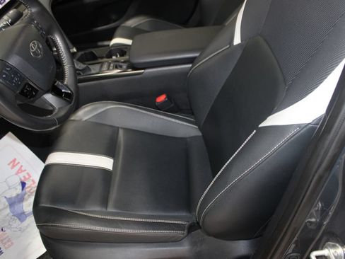 Used 2025 Toyota Camry SE FWD image 12
