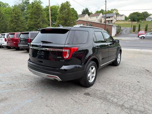 Used 2017 Ford Explorer XLT w/ Equipment Group 202A AWD/4WD image 5
