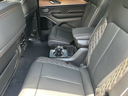 New 2026 Jeep Grand Cherokee L Summit w/ Obsidian Package AWD/4WD image 19