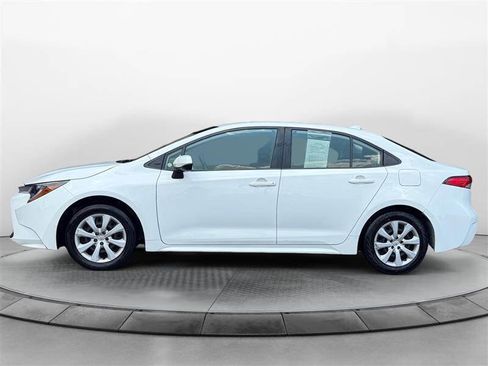 Used 2021 Toyota Corolla LE image 2