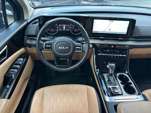 Used 2024 Kia Carnival EX FWD image 9