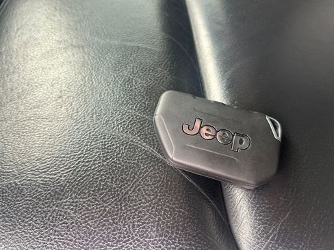 Used 2020 Jeep Gladiator Overland image 33