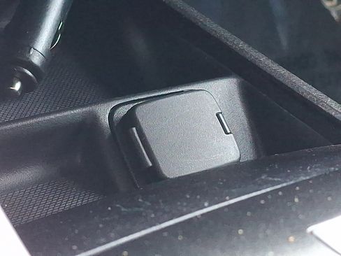 Used 2016 Ford Fusion SE w/ Equipment Group 201A image 22