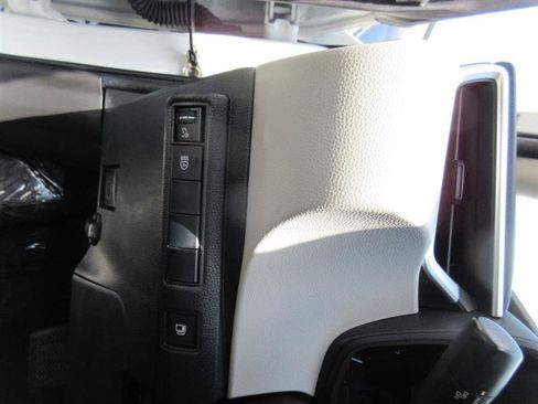 Used 2021 Toyota Corolla LE FWD image 10