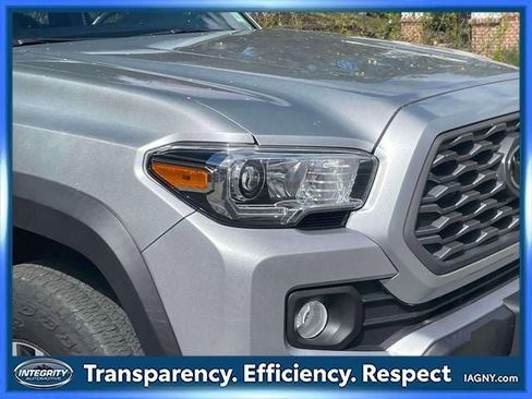 Used 2023 Toyota Tacoma TRD Off-Road w/ Black Out Package (TMS) AWD/4WD image 10