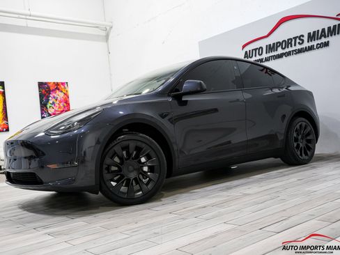 Used 2024 Tesla Model Y Long Range AWD/4WD image 4