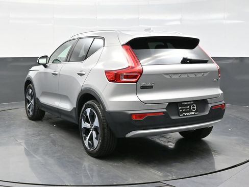 Used 2025 Volvo XC40 B5 Plus image 5